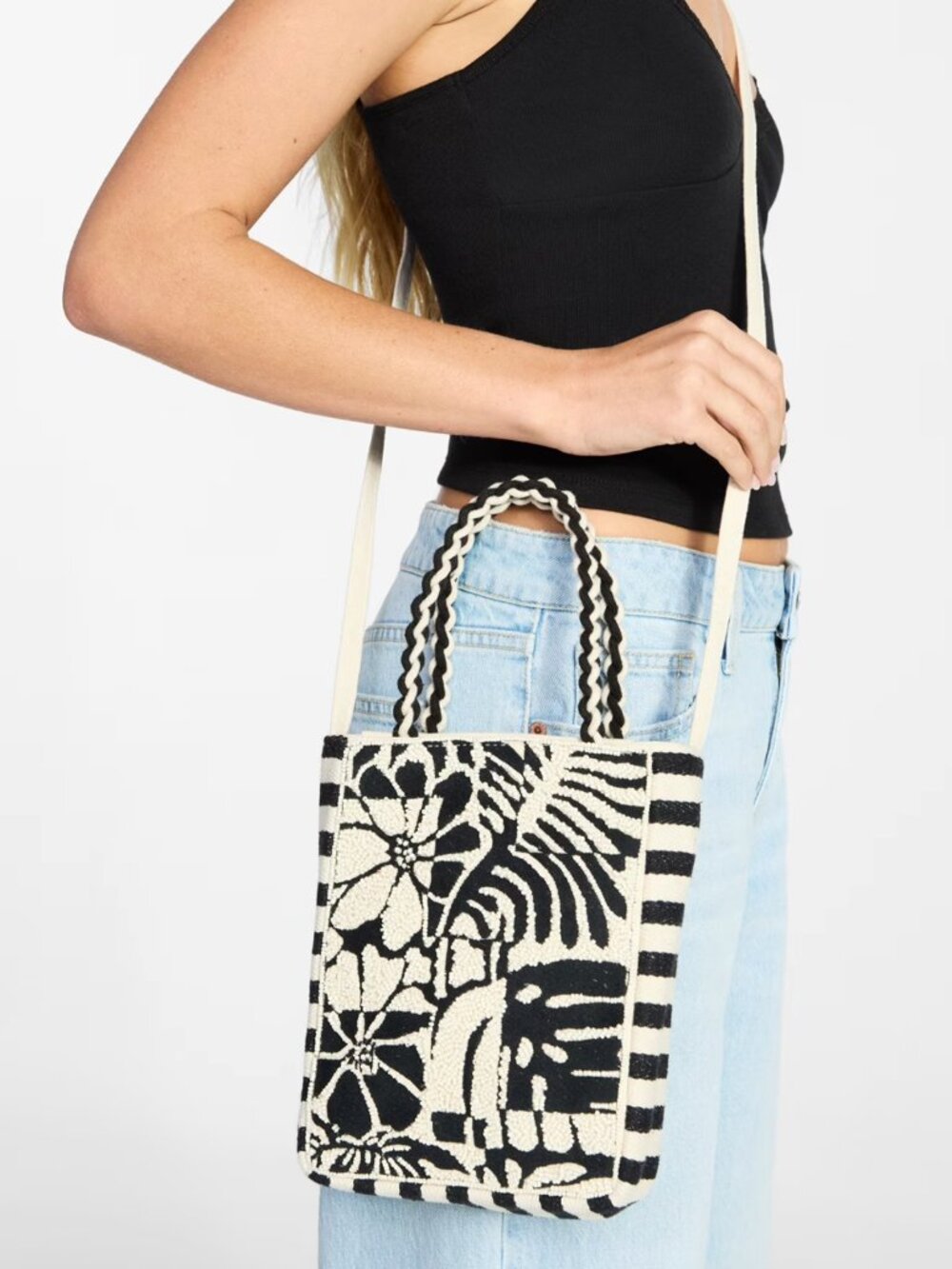 NO BOUNDARIES Beaded Bag Purse Florals Black and White